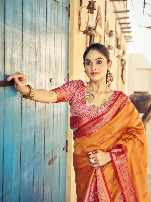 SWORNOF Women's kanjivaram banarasi silk saree Zari Woven for festival Wedding silk with rich pallu Design sarees for women with Unstitched blouse piece - Kancheepuram Vrk Silks - Image 8